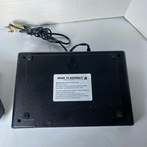 Atari Flashback 4 special edition console & 2 controllers. - Picture 10 of 14